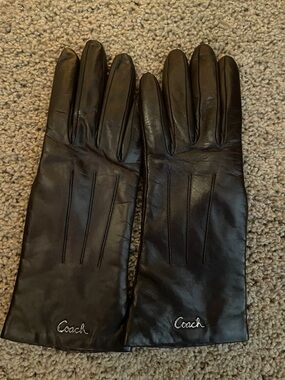 Coach brown lined Leather women’s Gloves with Signature Logo